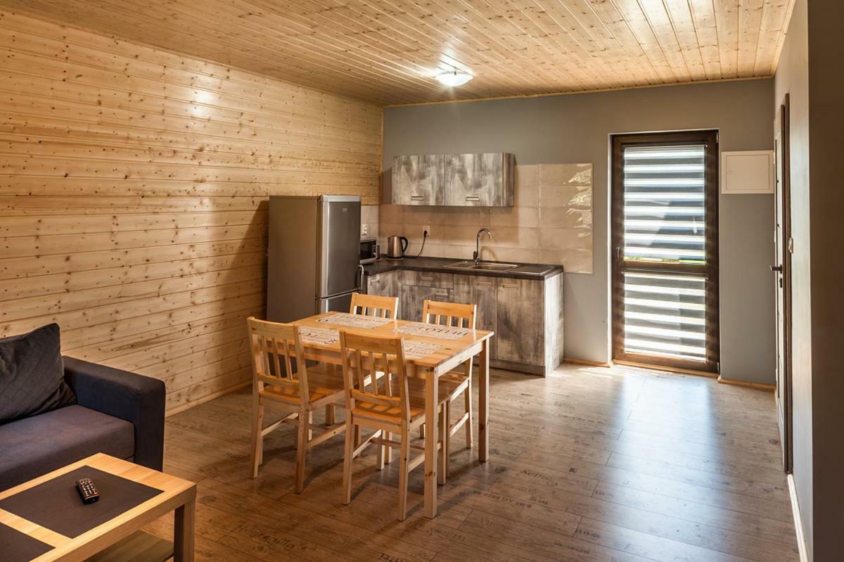 Atlanta Domki I Apartamenty 尤斯托尼莫斯基 外观 照片